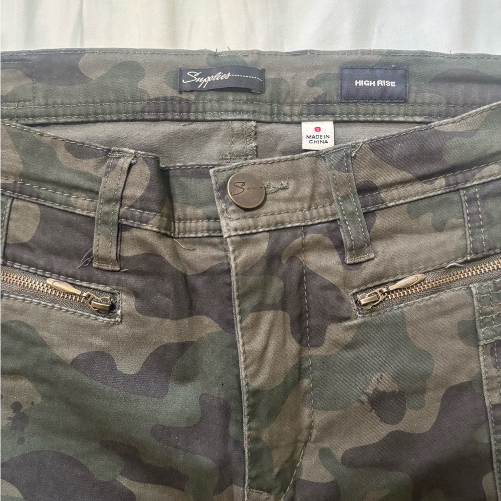 Women’s Camouflage Cargo Pants - Picture 3 of 3